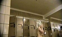 Воајерски видео из свлачионице са великим грудима аматера