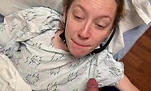 Am făcut sex oral în aer liber și am făcut sex facial cu iubitul meu în camera de pregătire a spitalului